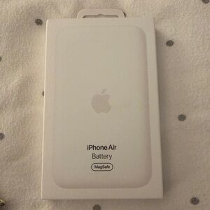 Apple iPhone Air MagSafe Battery Pack MGPG4AM/A - White - never used